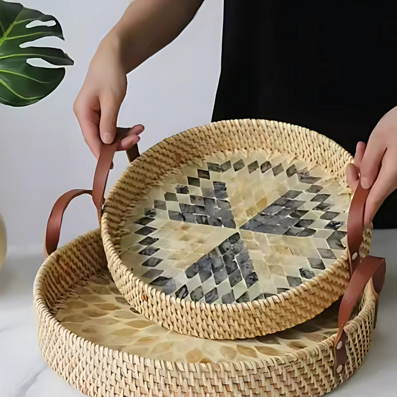 Rattan-Tablett im Landhausstil mit verschiedenen Mustern